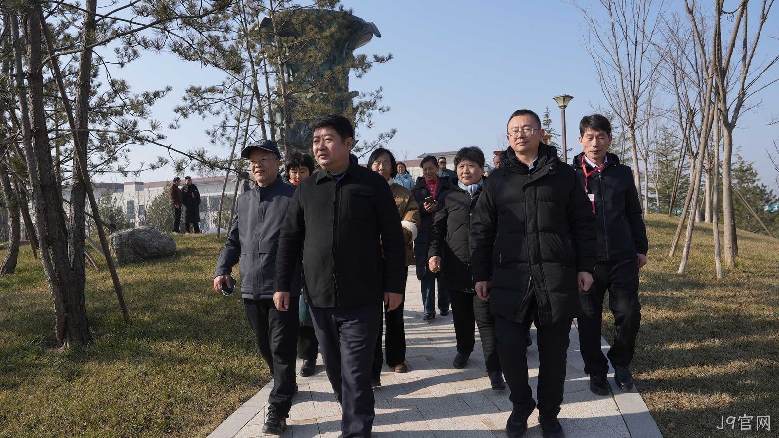 张载文化研究会秦东魁会长一行莅临J9官网参观交流